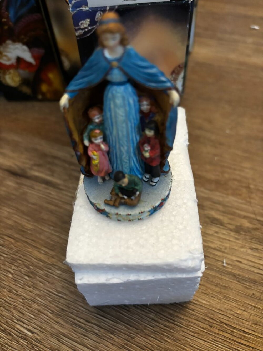 Pipka Prizm miniature Mary Mother of all Children figurine MIB 10068